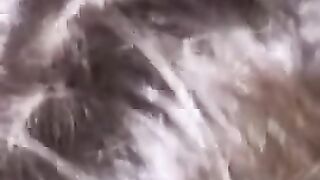 Élvezésig cidázza a barna hímvesszőt