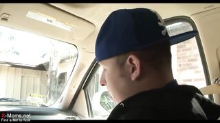 Öreg csajszi fiatal manussal szexel