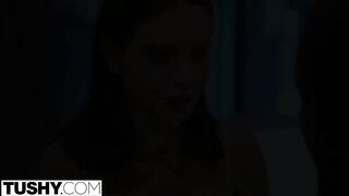Lana Rhoades seggét egy néger krapek reszeli