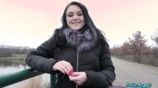 Orosz tini nőci pénzért kúrel