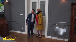 Mature.nl - Öreg háziasszony popsiba rakva