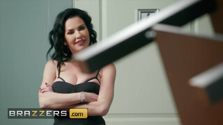 Brazzers - Veronica Avluv popsija megdöngetve