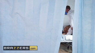 Brazzers - Bonnie Rotten popsijában az óriás fallosz