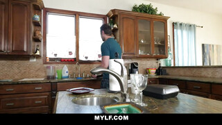 Mylf - Cali Lee a bombázó kolumbiai milf