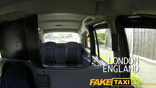 FakeTaxi - nagy seggű kisasszony dugni akar
