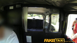 FakeTaxi még a seggnyalást is bevállalja a kisasszony