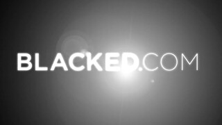 BLACKED - Tini csajok élvezi a barna faszokat
