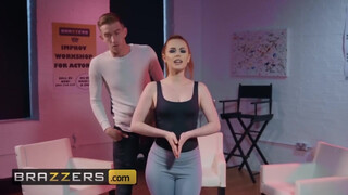 Brazzers - Ella Hughes muffjában a méretes pöcs