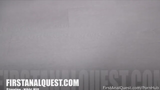 Nikki Hill méretes feneke megrakva - First Anal Quest