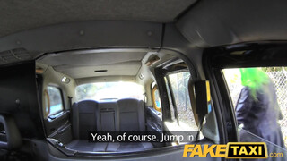 Fake Taxi zöld hajú kisasszony popója kúrható
