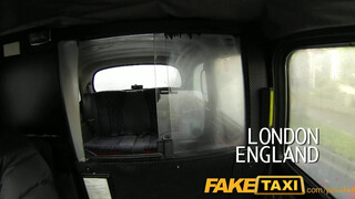 FakeTaxi - nagy keblű debella kiscsaj a taxiban