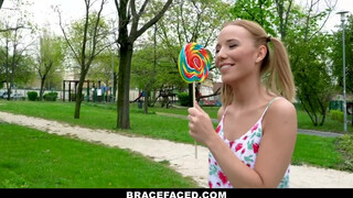BraceFaced - foncsikos és fogszabályzós tini spiné