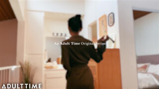 ADULT TIME - Ázsiai tini bige a fürdőben maszturbál