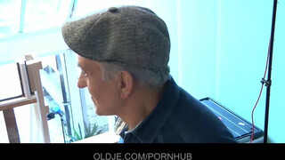 Oldje - Dupla vén bőrös virsli a fiatal csajnak