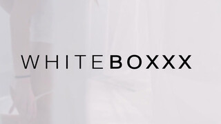WHITEBOXXX - Világos Szőke tini bige extra masszázst kap