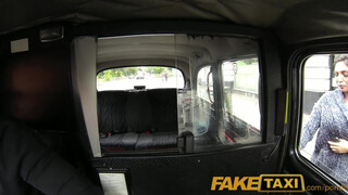 FakeTaxi - méretes cickós picsa nem akar fizetni