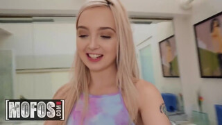 MOFOS - Lexi Lore alaposan popsiba dugva