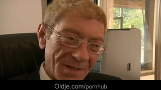 Idős himbilimbi és a fiatal titkárnője