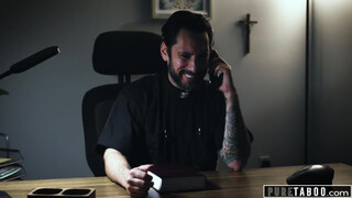 PURE TABOO - Eliza Eves és a perverz lelkész