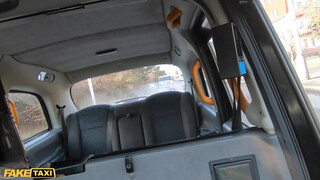 Fake Taxi - Didi Zerati a méretes keblű francia lány