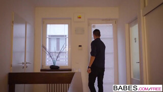 Babes - Paula Shy a hatalmas csöcsű bige
