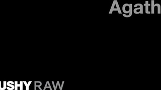 TUSHYRAW - Agatha a fullos vörös hajú kisasszony