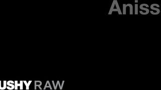 TUSHYRAW - Anissa Kate popsijába kárót tolnak