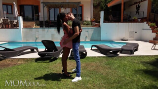 MOMxxx - Tina Fire a méretes didkós csoki milf