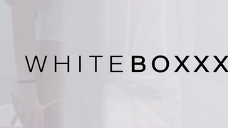 WhiteBoxxx - Renata Fox a méretes seggű orosz kiscsaj