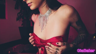 Gia Baker a tüzes latina kisasszony