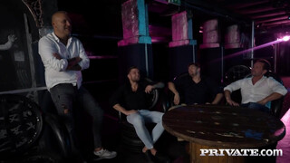 Private com - Tiffany Rousso és Cherry Kiss négy krapekkal kefél