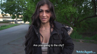 Public Agent - Alicia Trece a fogszabályzós brazil spiné