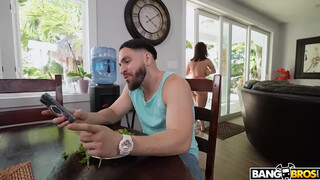 BANGBROS - Crystal Chase a méretes cickós latina spiné