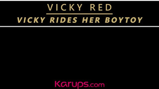 Vicky Red fiatal manussal szexel