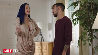 MILFED - Eve Marlowe fiatalabb csávóval kefél