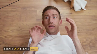 BRAZZERS - Szerencsés masszőr Danny szerencsés, hogy megdughatja Alyssia Kentet és a bombázó szobalányát, Alice Hernandezt