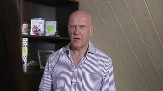 Aranyos ázsiai diáklány jeles osztályzatot kap idős tanár dugásért és geci lenyelésért