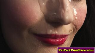 Csábító csipkés szépség óriási adag arcon