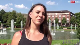 Német turista kiscsaj kültéri anális kefélése
