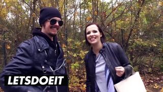 Méretes keblű barna hajú német hölgyemény felvétel a hatalmas kombiban vad baszásra