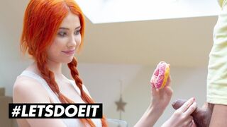 Gisha Forza méretes csöcsű vörös bombe egy fánkot érő durva dugásért