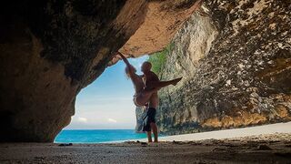 Vad baszás a szexi strandon és forró ondó borít be