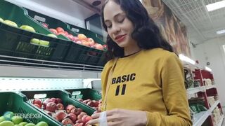 Meghívok egy idegen lányt a piacról, és vad dugás lesz belőle