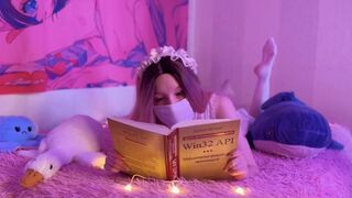 Apró tini picsát teleélvezik a tökéletes seggén