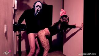 Maszkos őrült rendesen megbassza a csoki ribancot a tükör előtt - halloween szerepjáték fétis páros játék