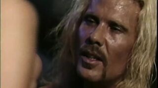 Retro pornó hatalmas fasszal Susana Spears és Dallas D'Amour főszereplésével az eredeti HD gyűjteményben