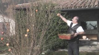 Fullos világos szőke tini amatőr popóba dugva és szájba lőve méretes farasszal
